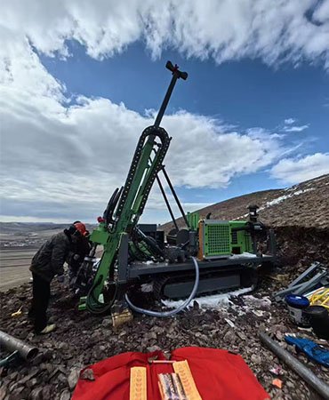 Crawler core drilling rig