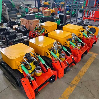 Deep-Sea Cleaning and Monitoring Robot