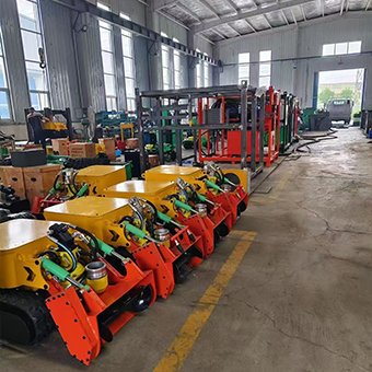 Multifunctional Seabed and Surface Integrated Robot